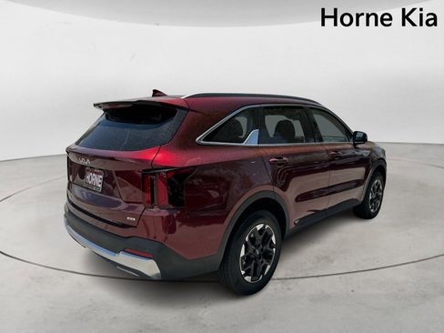 New 2025 Kia Sorento S image 4