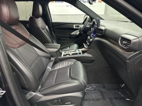 Used 2024 Ford Explorer Platinum w/ Technology Package image 19