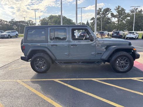 Used 2024 Jeep Wrangler Unlimited Sport AWD/4WD image 4