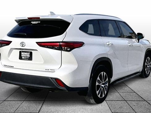 Used 2021 Toyota Highlander XLE image 11