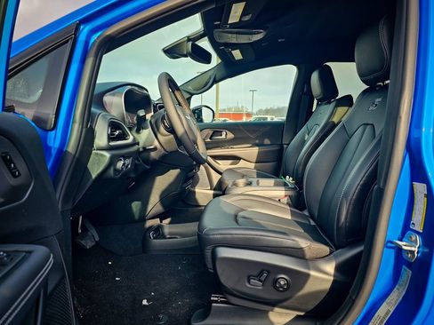 New 2026 Chrysler Pacifica Select w/ S Appearance Package image 13
