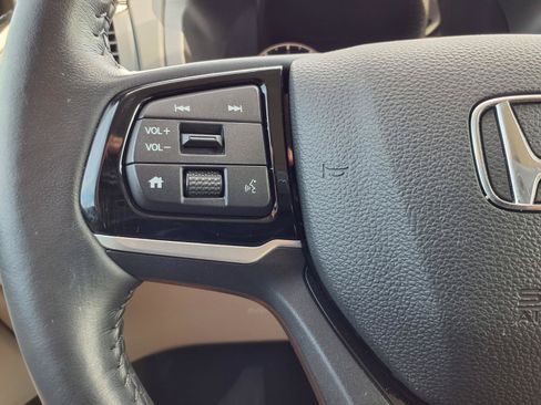 Used 2025 Honda Odyssey Touring image 16