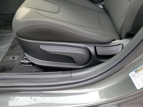 New 2025 Hyundai Elantra SEL image 13
