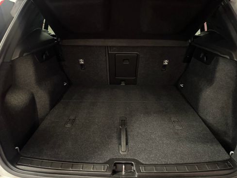 Used 2021 Volvo XC40 T5 R-Design image 23