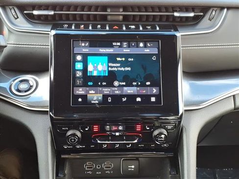 Used 2022 Jeep Grand Cherokee Altitude image 21