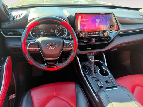 Used 2023 Toyota Highlander XSE image 15