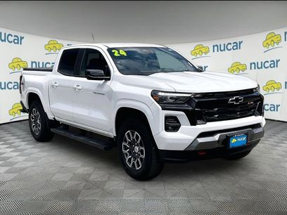 Used 2024 Chevrolet Colorado Z71 w/ Z71 Convenience Package 2