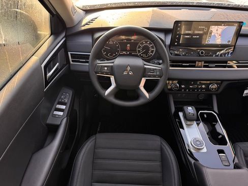 New 2026 Mitsubishi Outlander AWD image 18