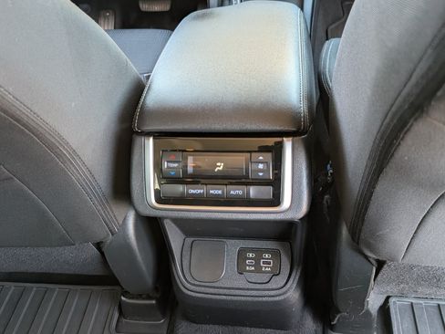 Used 2023 Subaru Ascent Premium w/ Convenience Package AWD/4WD image 8