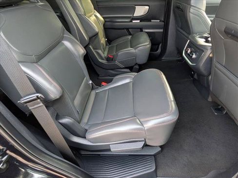Used 2025 Ford Expedition Active AWD/4WD image 19