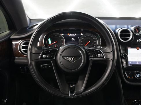 Used 2018 Bentley Bentayga Onyx Edition AWD/4WD image 28