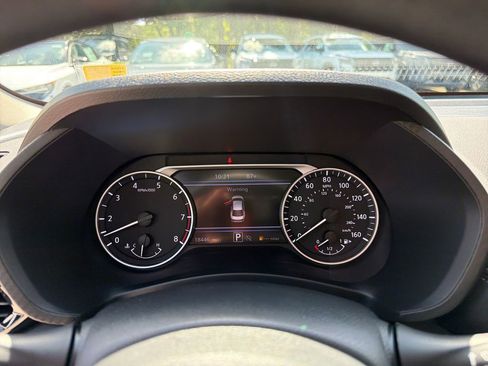 Used 2024 Nissan Sentra SV FWD image 22