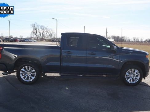 Used 2020 Chevrolet Silverado 1500 Custom w/ Custom Value Package image 17