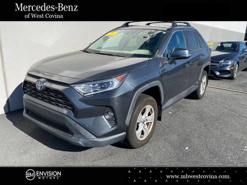 Used 2021 Toyota RAV4 XLE AWD/4WD image 1