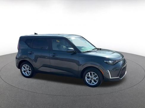 Used 2025 Kia Soul LX w/ LX Technology Package image 2