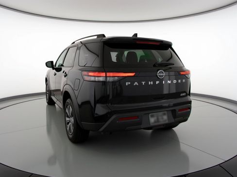Used 2025 Nissan Pathfinder SV image 6