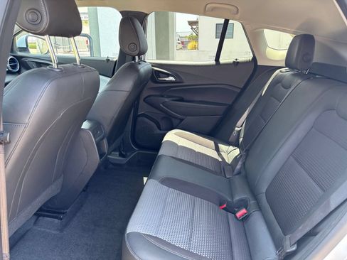 Used 2025 Chevrolet Trax LT FWD image 24