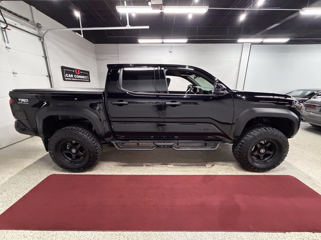 Used 2025 Toyota Tacoma TRD Off-Road AWD/4WD image 13