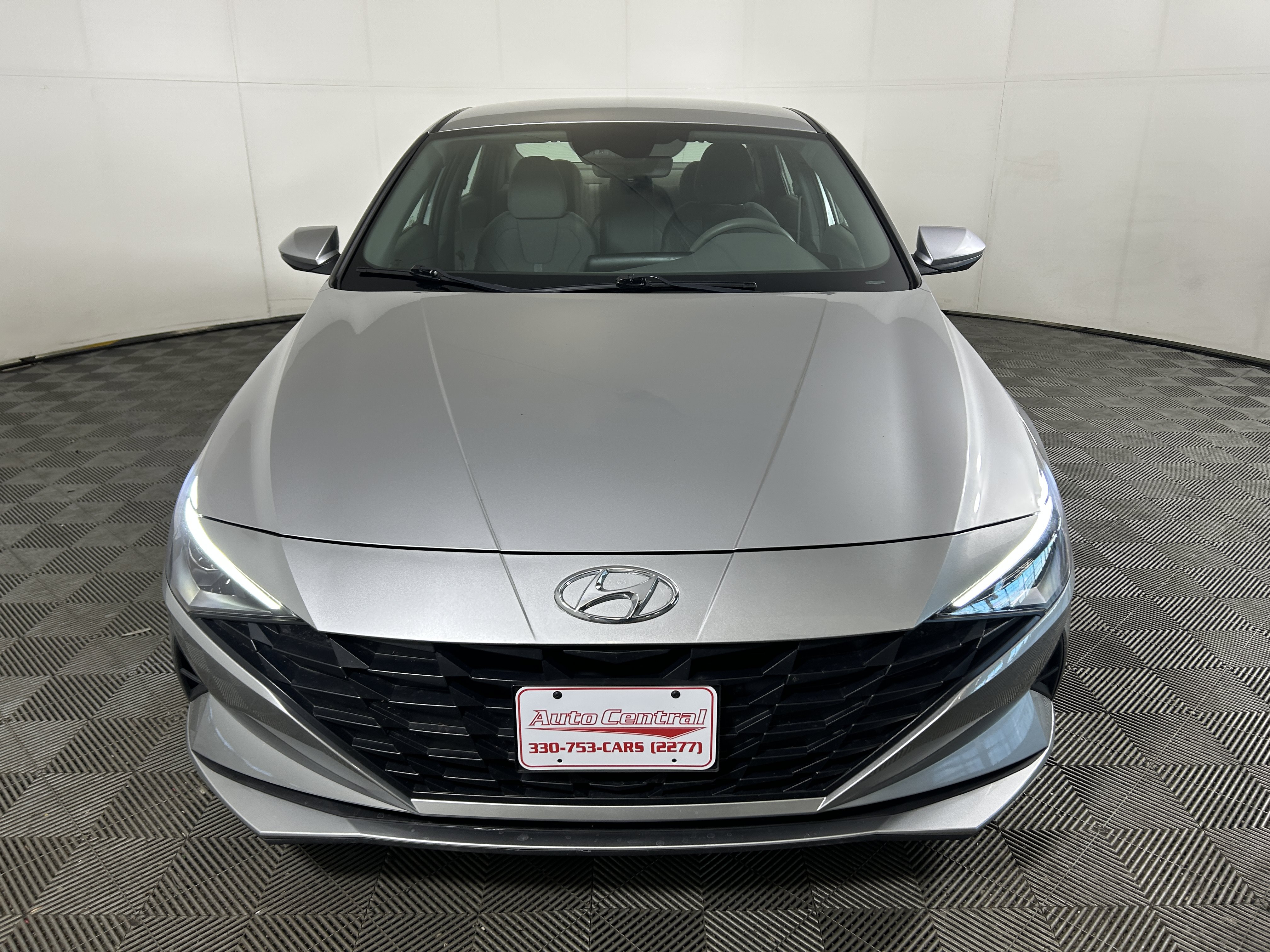Used 2021 Hyundai Elantra SE FWD image 6
