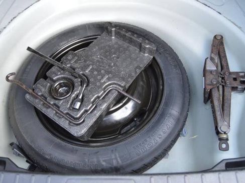 Used 2015 Toyota Corolla LE FWD image 36