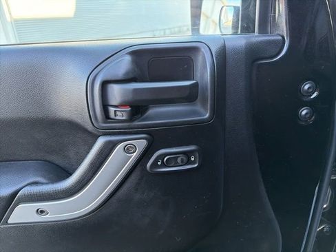 Used 2013 Jeep Wrangler Unlimited Rubicon w/ Connectivity Group image 27