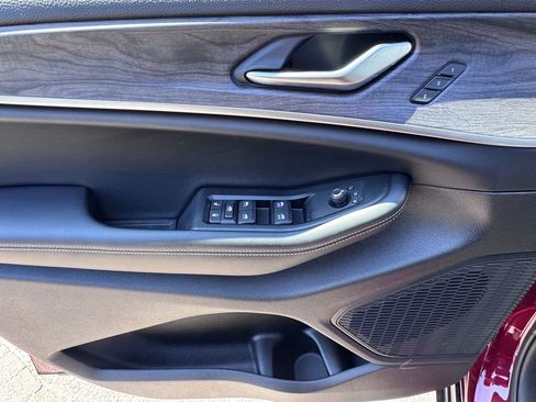 Used 2025 Jeep Grand Cherokee L Limited w/ Luxury Tech Group II image 9