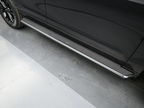 Used 2023 Ford Expedition XLT image 26