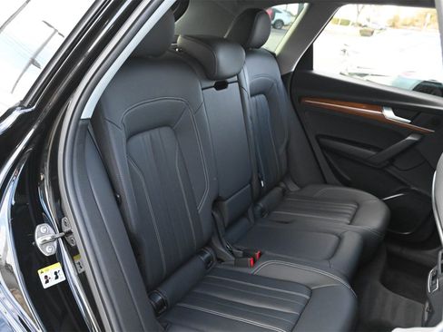 Used 2023 Audi Q5 2.0T Premium w/ Convenience Package image 20