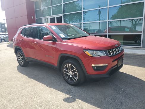 Used 2019 Jeep Compass Latitude w/ Cold Weather Group AWD/4WD image 9