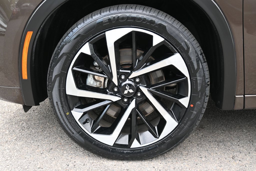 Used 2024 Mitsubishi Outlander SEL Black Edition AWD/4WD image 11