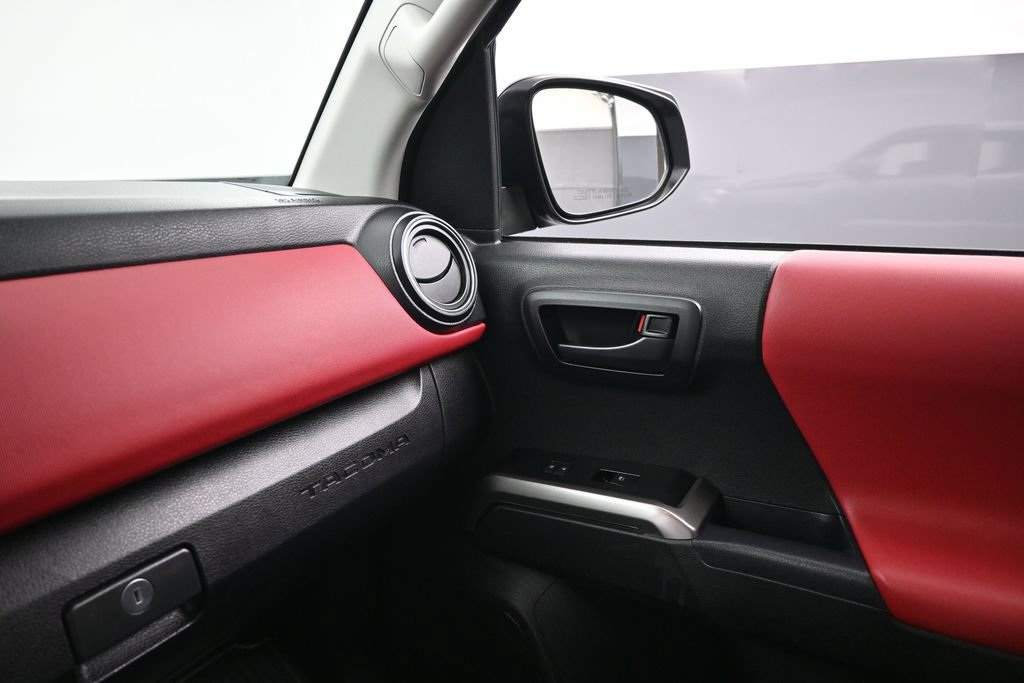 Used 2021 Toyota Tacoma SR5 RWD image 9