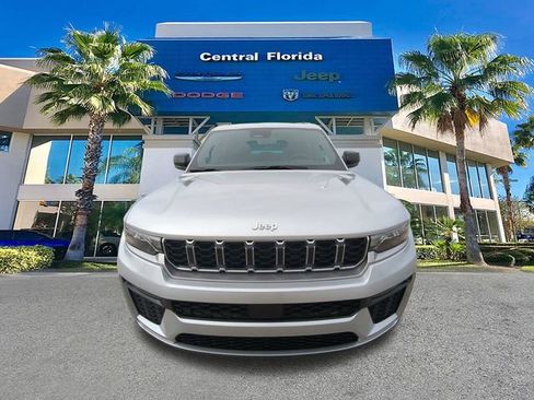 New 2026 Jeep Grand Cherokee Limited RWD image 3