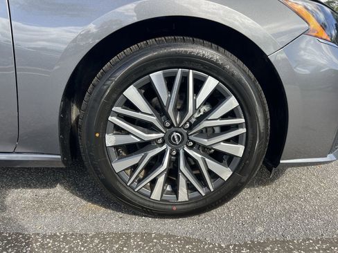 Used 2024 Nissan Altima 2.5 SV image 13