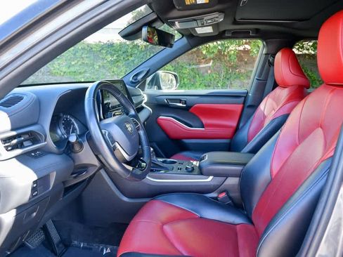 Certified 2022 Toyota Highlander XSE image 18