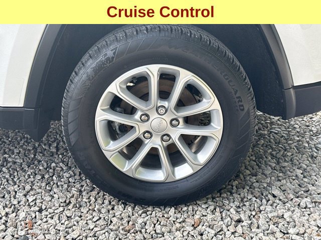 Used 2021 Jeep Grand Cherokee Laredo AWD/4WD image 9