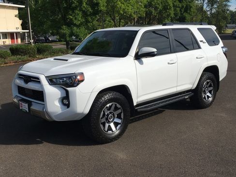 Used 2023 Toyota 4Runner TRD Off-Road Premium w/ Moonroof Package AWD/4WD image 13
