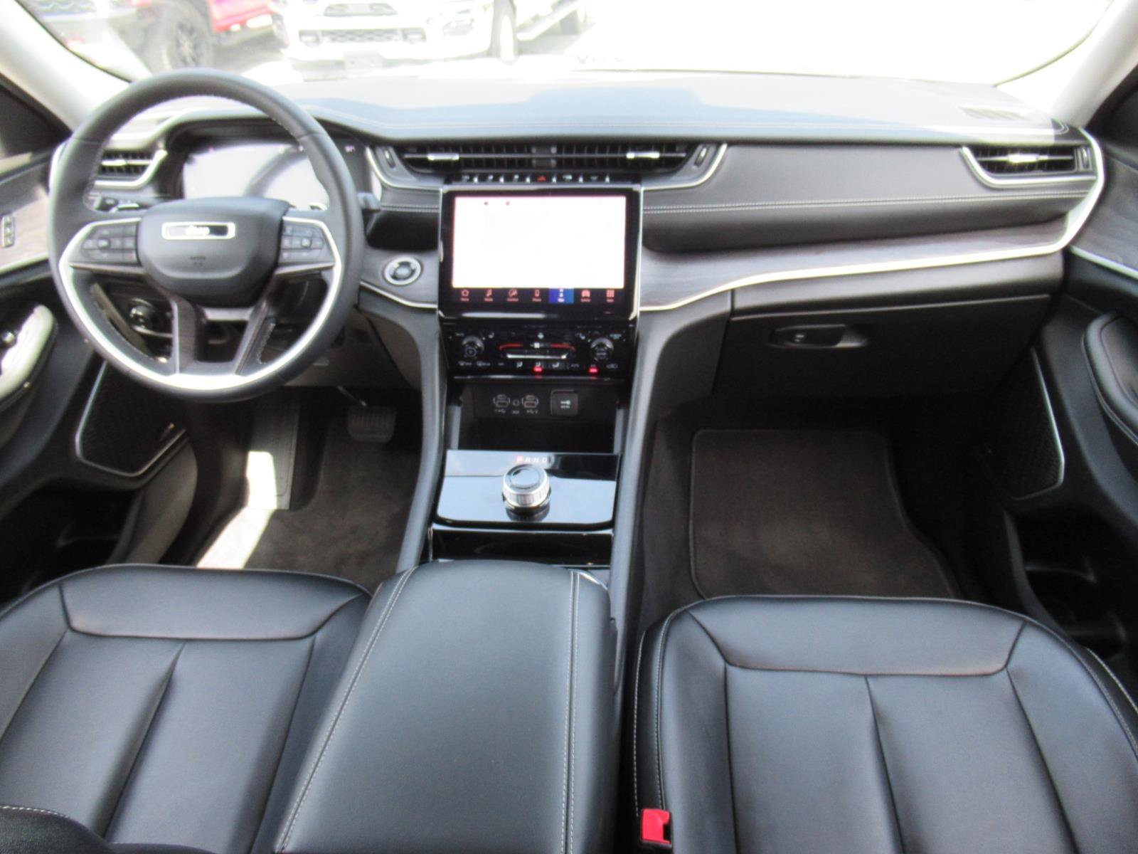 Used 2023 Jeep Grand Cherokee L Limited w/ Luxury Tech Group II RWD image 14