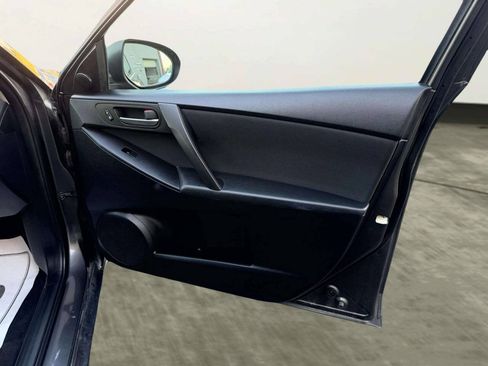 Used 2013 MAZDA MAZDA3 i Touring FWD image 26