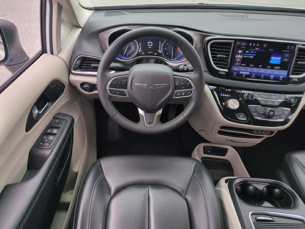 Used 2023 Chrysler Pacifica Touring-L FWD image 29
