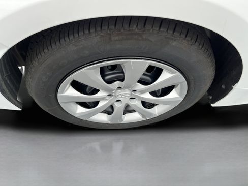 Used 2025 Toyota Corolla LE image 9