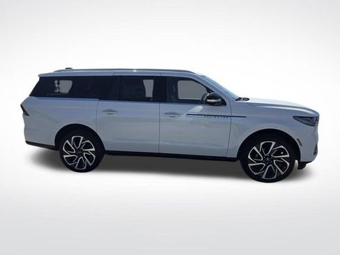 New 2026 Lincoln Navigator L Reserve image 2