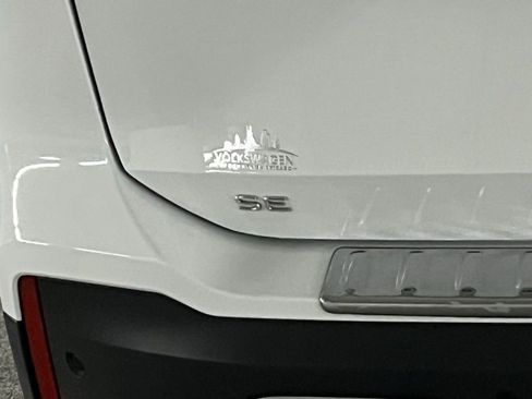 New 2025 Volkswagen Tiguan SE image 38