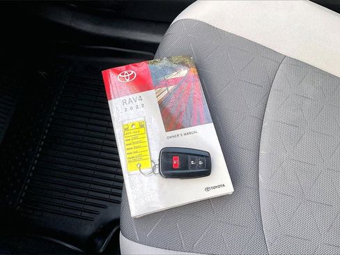 Used 2022 Toyota RAV4 XLE image 11