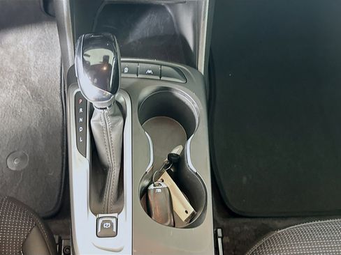 Used 2025 Buick Envista Preferred image 23