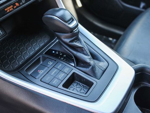 Used 2021 Toyota RAV4 XLE Premium image 20