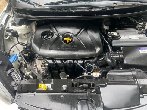 Used 2014 Hyundai Elantra FWD image 16