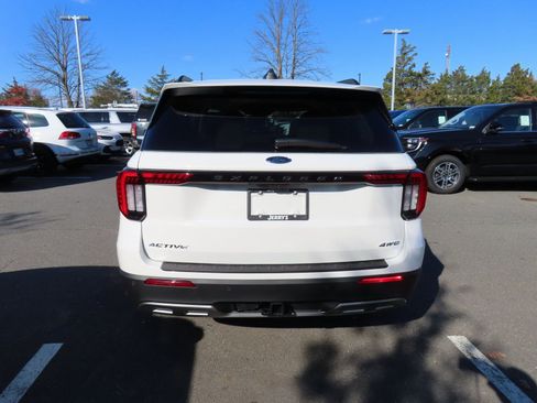New 2026 Ford Explorer Active w/ Active Comfort Package image 5