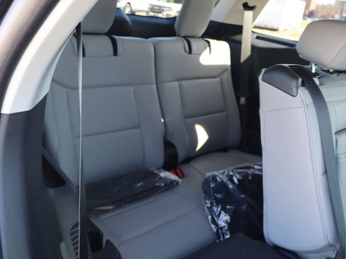 Used 2025 Ford Explorer Active w/ Active Comfort Package image 12