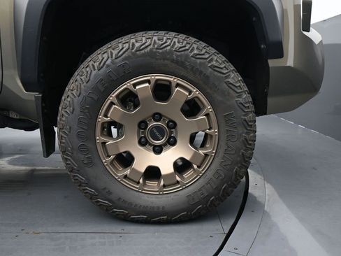 Used 2024 Toyota Tacoma Trailhunter image 11