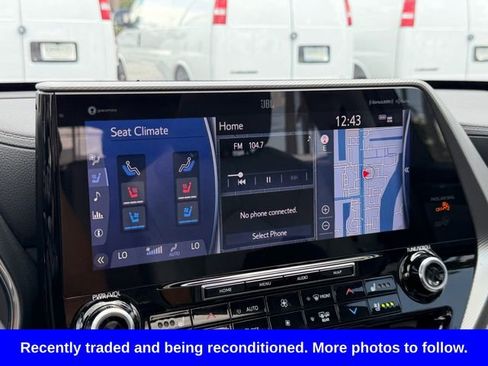 Used 2022 Toyota Highlander Platinum FWD image 23